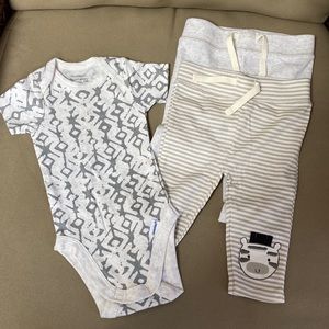 Large lot baby outfits onesies pants shirts 0-3 months